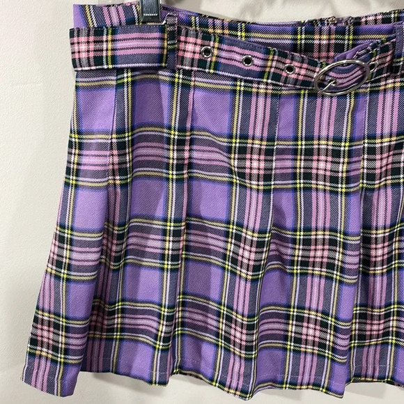 Almost Famous Grommet Belt Plaid Pleated High Rise Mini Skirt Purple Pink L - Picture 2 of 13